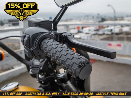 Air Trax Handgrips - Black. Fits H-D with Throttle Cable.