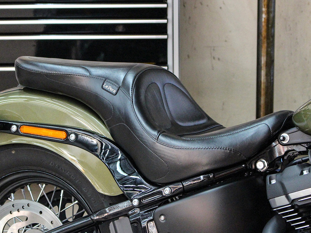 Maverick Dual Seat with Stitch. Fits Softail Slim & Street Bob 2018up & Standard 2020up.