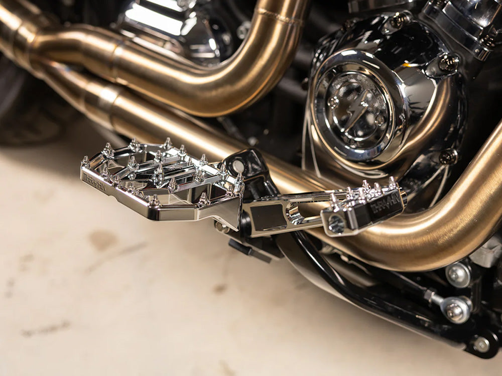 Aggressor Mini Floorboards with HD Male Mount - Chrome