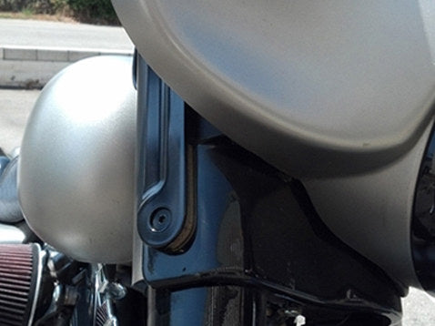 Front Turn Signal Indicator Strips with Smoked Lens & Amber LED's - Black. Fits Street Glide 2006-2023
