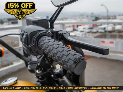 Air Trax Handgrips - Black. Fits H-D with Throttle Cable.