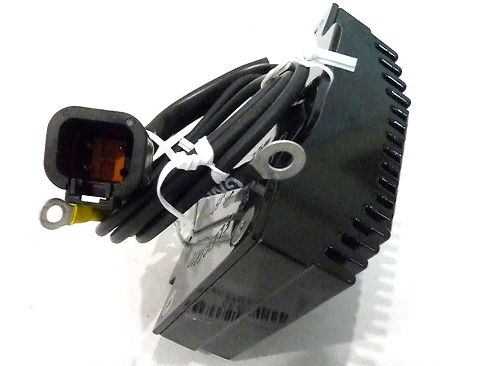 Regulator. Fits Softail 2001-2006.