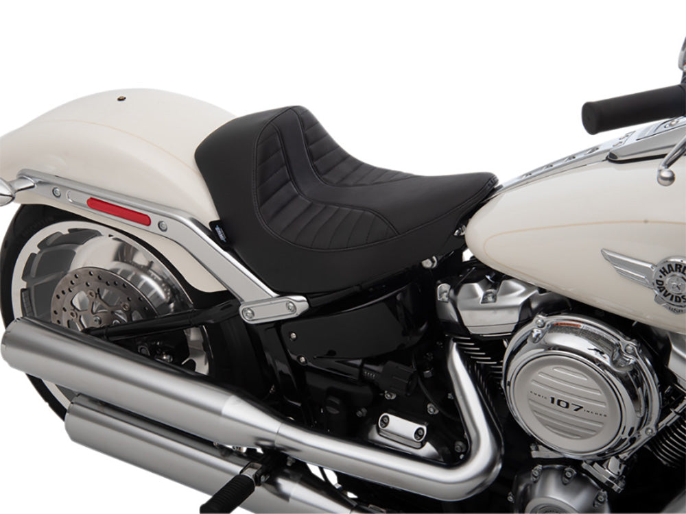 Ez Solo Seat with Black Scorpion Stitch. Fits Fatboy 2018up & Breakout 2023up