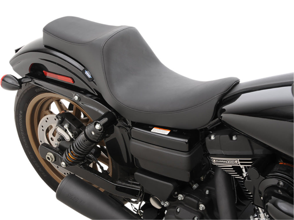 Predator 3 Dual Seat - Smooth Black. Fits Dyna 2006-2017