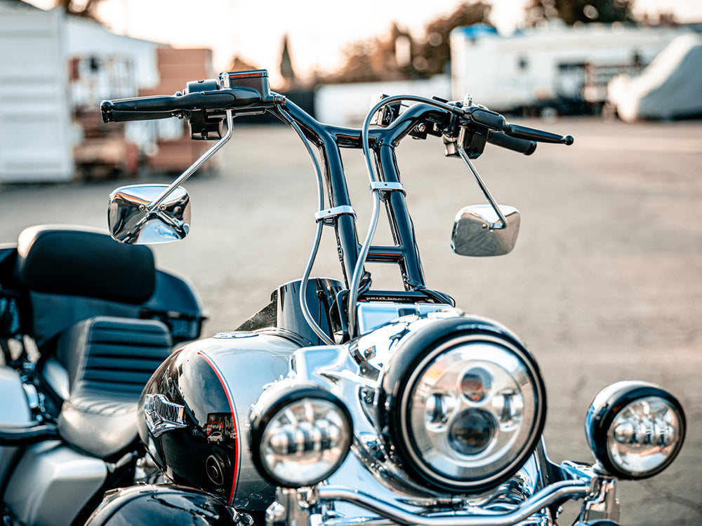14in. x 1-1/4in. Cali Straight T-Bar Handlebar - Gloss Black.