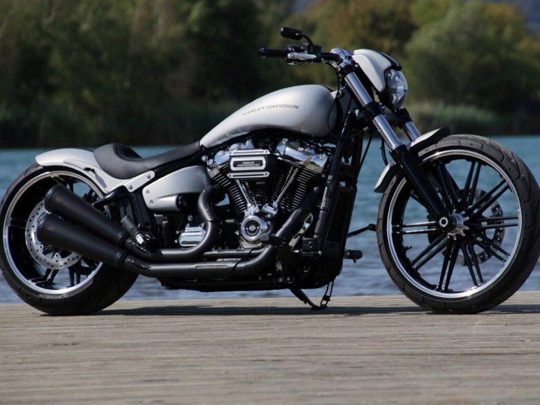 Shorty ProStreet Front Fender. Fits Breakout 2013up with 21in. Front Wheel.