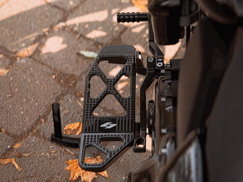 Max Lean Foot Controls - Black. Fits Touring 2014up.