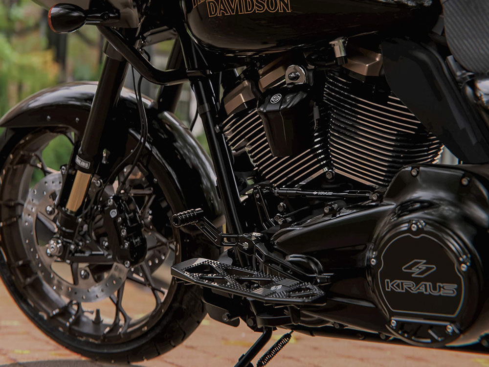 Max Lean Foot Controls - Black. Fits Touring 2014up.