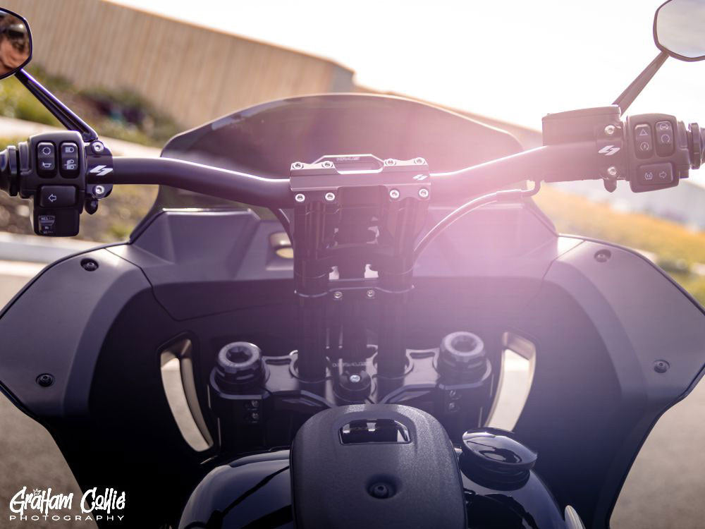 1-1/8in. V-Twin Tracker Handlebar - Black.
