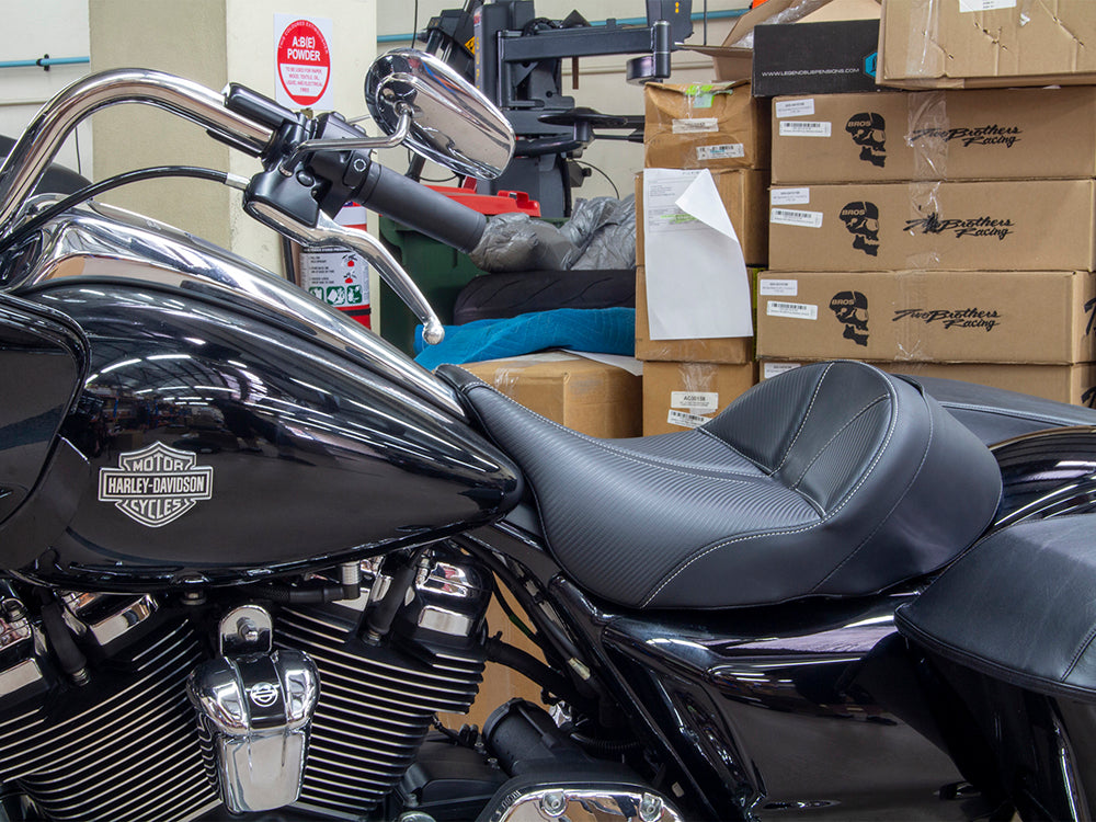 Dominator Solo Seat. Fits Electra Glide & Ultra Classic 1997-2007. Can Option a Backrest.