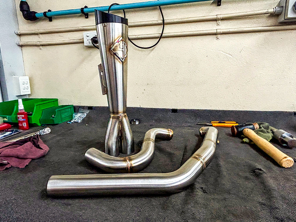 2-into-1 Cutback Exhaust - Stainless Steel with Black End Cap. Fits Dyna 2006-2017