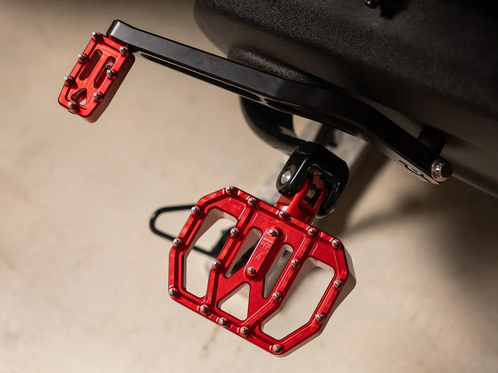 Aggressor Mini Floorboards with HD Male Mount - Red
