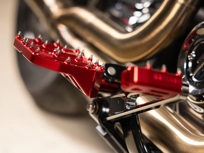 Aggressor Mini Floorboards with HD Male Mount - Red