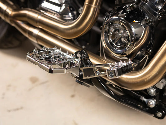 Aggressor Mini Floorboards with HD Male Mount - Chrome