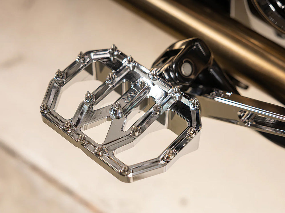 Aggressor Mini Floorboards with HD Male Mount - Chrome