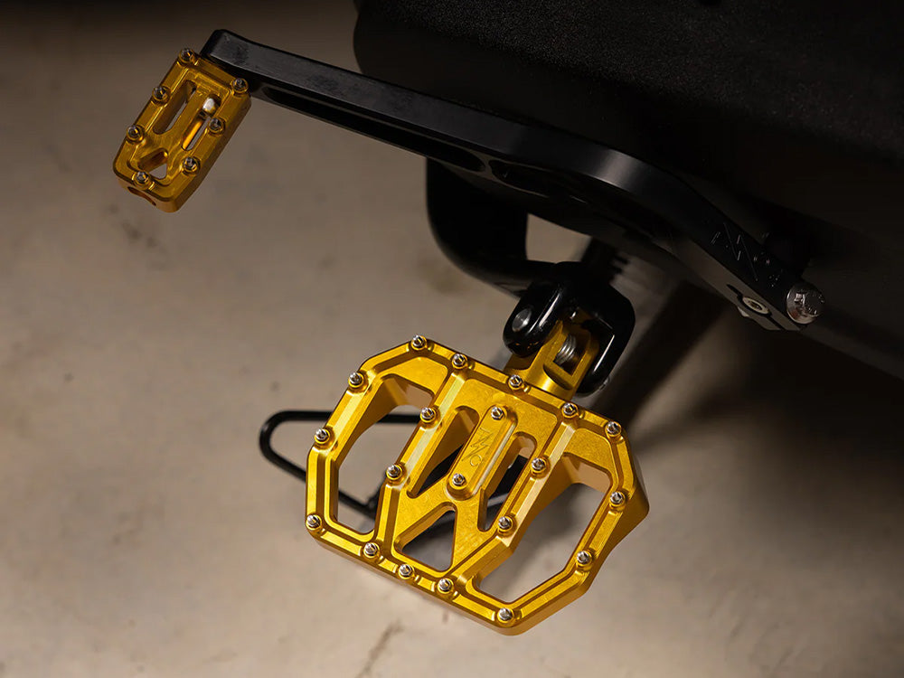 Aggressor Mini Floorboards with HD Male Mount - Gold